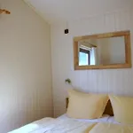 6 Personen Mit Zwei Toiletten Und Carport In Zweiter Reihe Zum Deich In 別荘