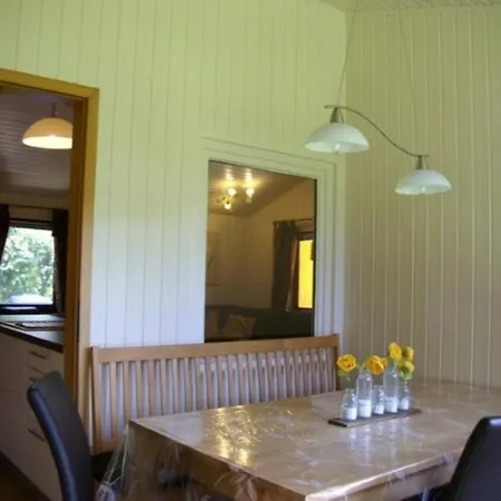 6 Personen Mit Zwei Toiletten Und Carport In Zweiter Reihe Zum Deich In Holiday home Otterndorf
