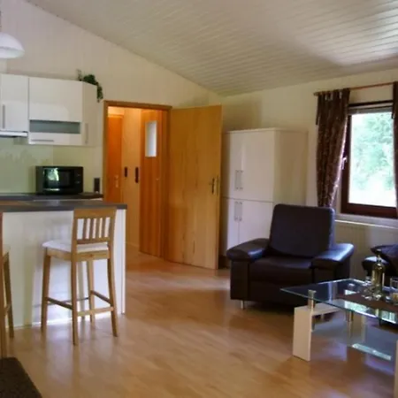 6 Personen Mit Zwei Toiletten Und Carport In Zweiter Reihe Zum Deich In *