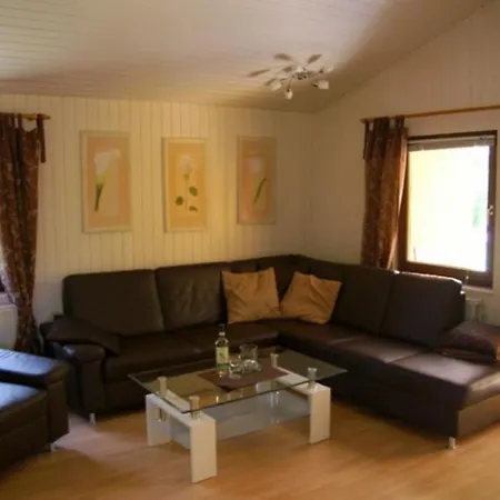 Prázdninový dům 6 Personen Mit Zwei Toiletten Und Carport In Zweiter Reihe Zum Deich In *