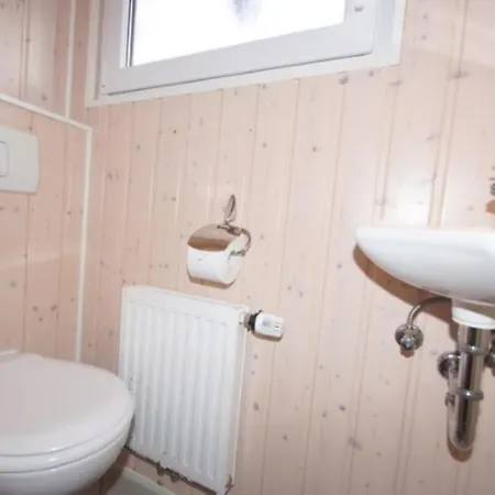 6 Personen Mit Zwei Toiletten Und Carport In Zweiter Reihe Zum Deich In Otterndorf