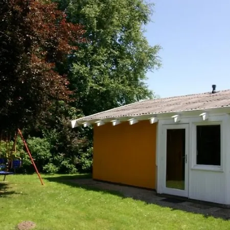 Feriehus 6 Personen Mit Zwei Toiletten Und Carport In Zweiter Reihe Zum Deich In Otterndorf