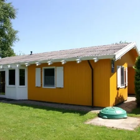 6 Personen Mit Zwei Toiletten Und Carport In Zweiter Reihe Zum Deich In