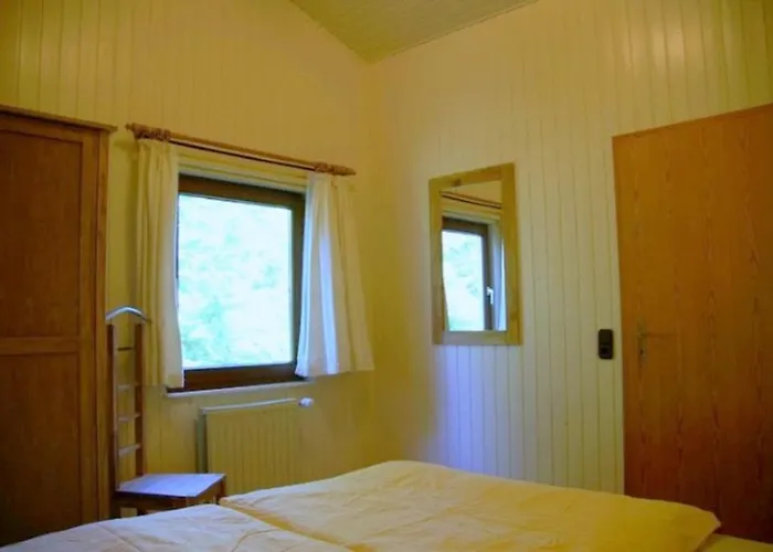 6 Personen Mit Zwei Toiletten Und Carport In Zweiter Reihe Zum Deich In 度假居