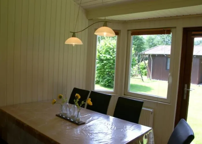 6 Personen Mit Zwei Toiletten Und Carport In Zweiter Reihe Zum Deich In 奥滕多夫