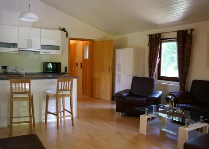 6 Personen Mit Zwei Toiletten Und Carport In Zweiter Reihe Zum Deich In *