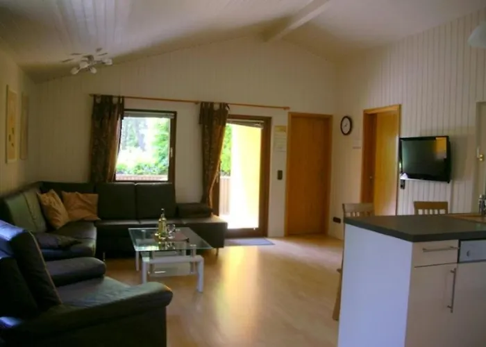 度假居 6 Personen Mit Zwei Toiletten Und Carport In Zweiter Reihe Zum Deich In
