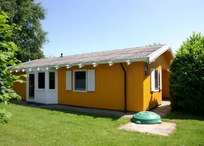 6 Personen Mit Zwei Toiletten Und Carport In Zweiter Reihe Zum Deich In