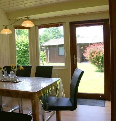 6 Personen Mit Zwei Toiletten Und Carport In Zweiter Reihe Zum Deich In 奥滕多夫